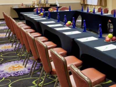 Holiday - Newark By Ihg Hotel Clark